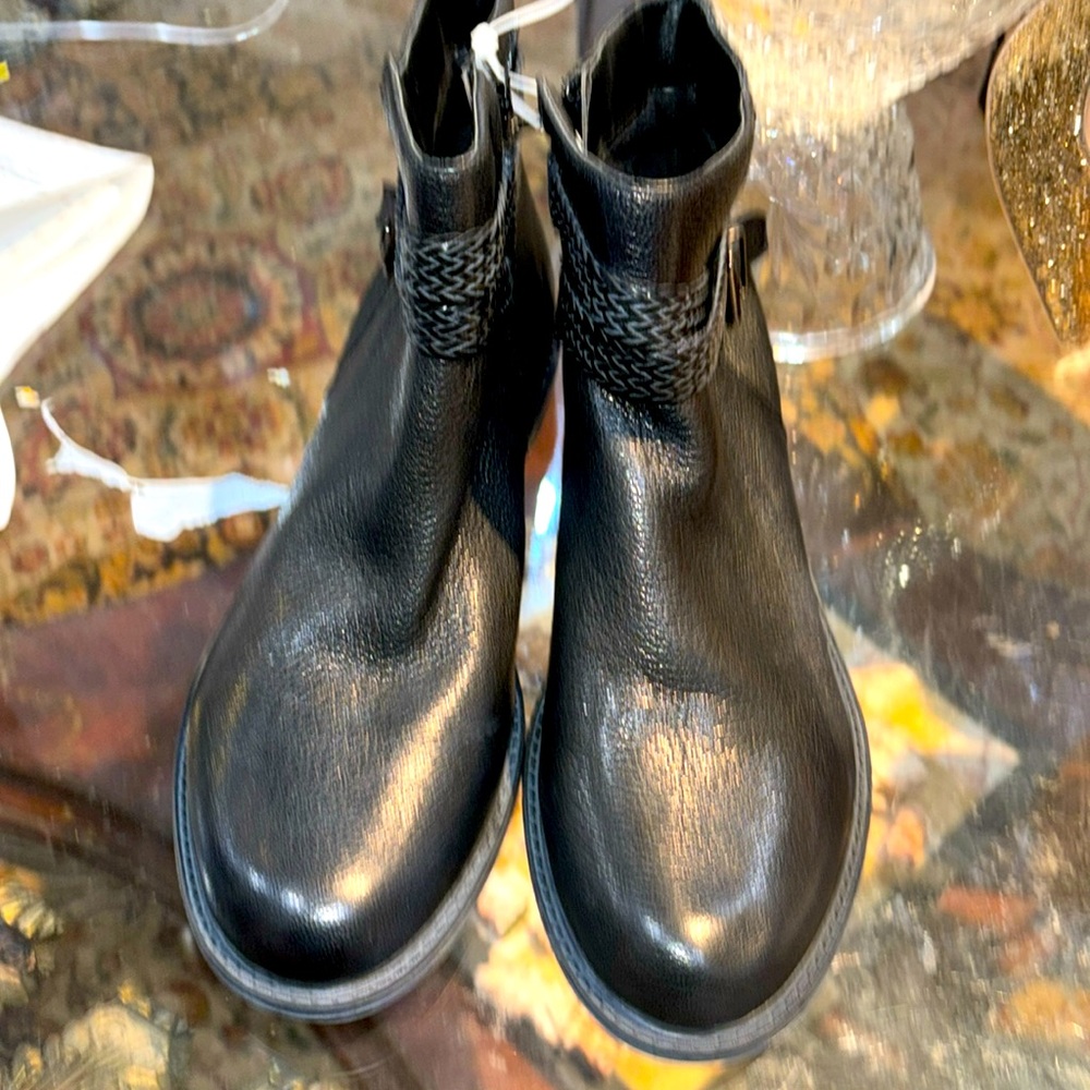 DAVID TATE MEN’s BOOTS (NWOT), really soft leather